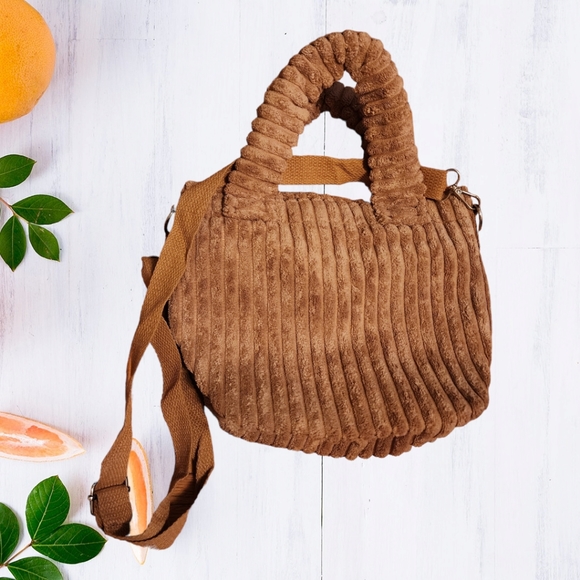 Small corduroy bag brown Color. Preloved. In great condition. - Picture 4 of 8